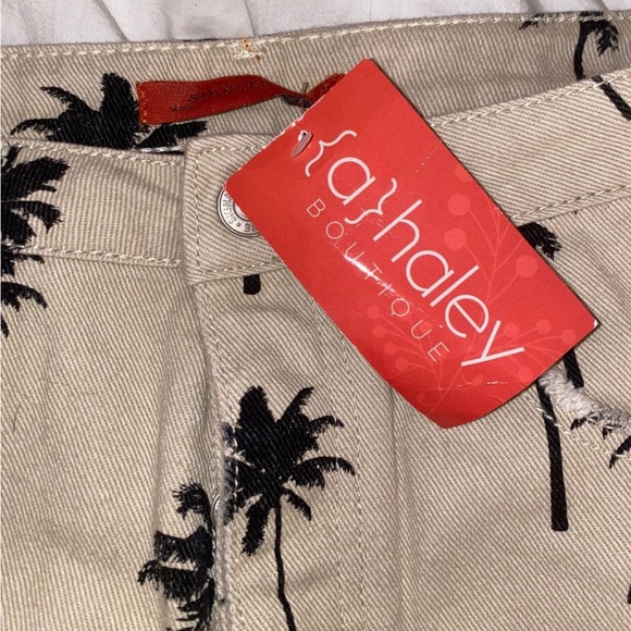 A Haley Boutique Palm Tree Shorts - Picture 4 of 4